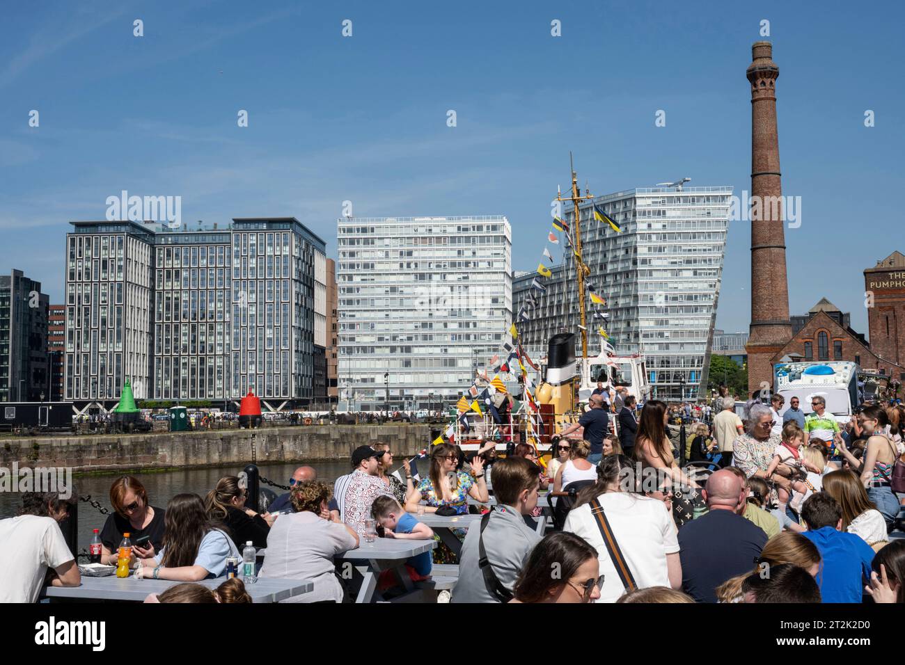 Besucher von Albert Dock, Liverpool, Mai 2023 Stockfoto