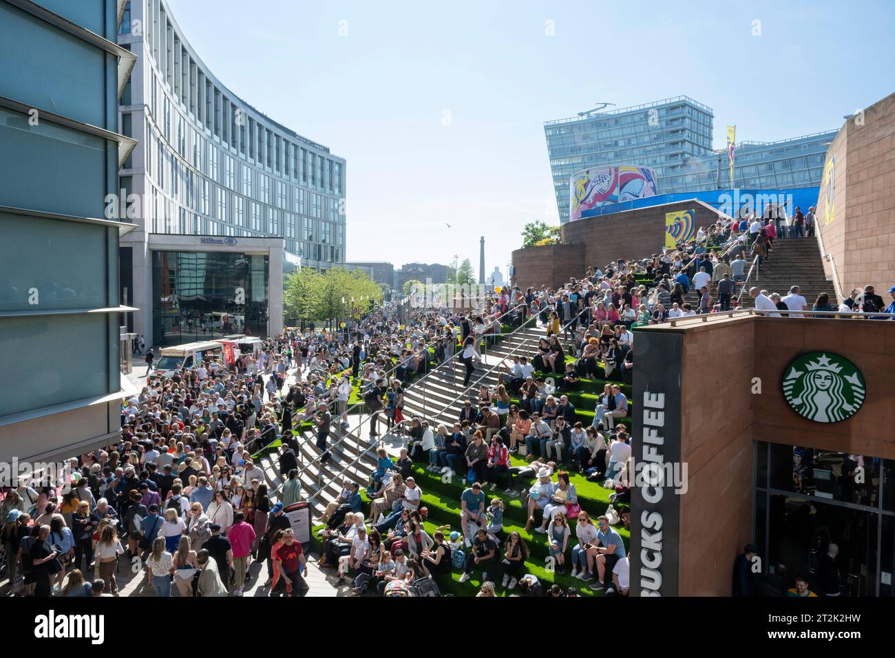 Publikum in Liverpool One während Eurovision, Liverpool, Mai 2023 Stockfoto