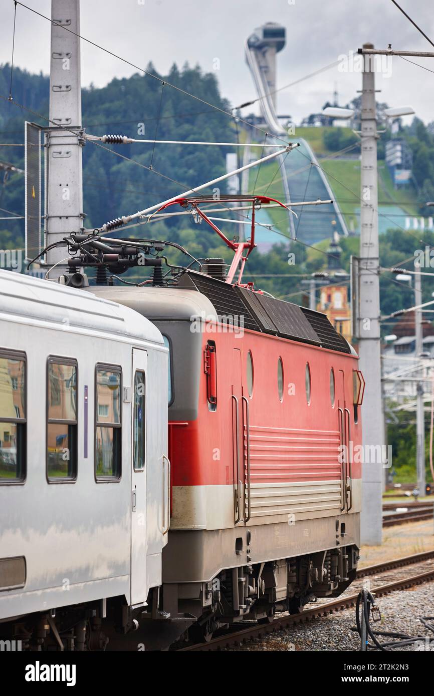 Moderner Bahnhof Innsbruck. Österreichischer Transport. Europäisches Ziel Stockfoto