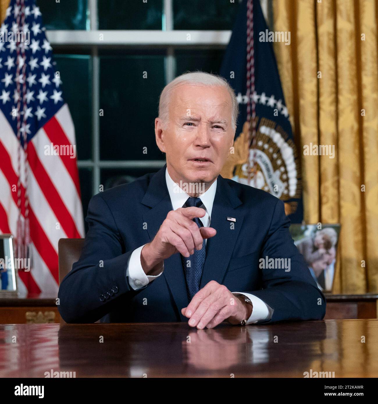 Washington, Usa. Oktober 2023. US-Präsident Joe Biden hält eine Ansprache an die Nation über seine Reaktion auf die jüngsten Terroranschläge der Hamas in Israel und die andauernde russische Invasion in die Ukraine vom Oval Office des Weißen Hauses, 19. Oktober 2023 in Washington, DC Credit: Oliver Contreras/White House Photo/Alamy Live News Stockfoto