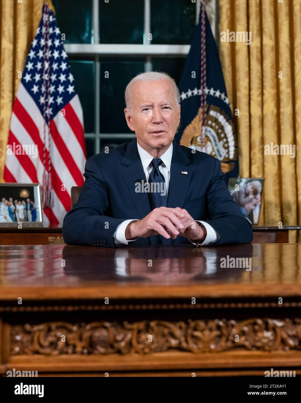 Washington, Usa. Oktober 2023. US-Präsident Joe Biden hält eine Ansprache an die Nation über seine Reaktion auf die jüngsten Terroranschläge der Hamas in Israel und die andauernde russische Invasion in die Ukraine vom Oval Office des Weißen Hauses, 19. Oktober 2023 in Washington, DC Credit: Oliver Contreras/White House Photo/Alamy Live News Stockfoto