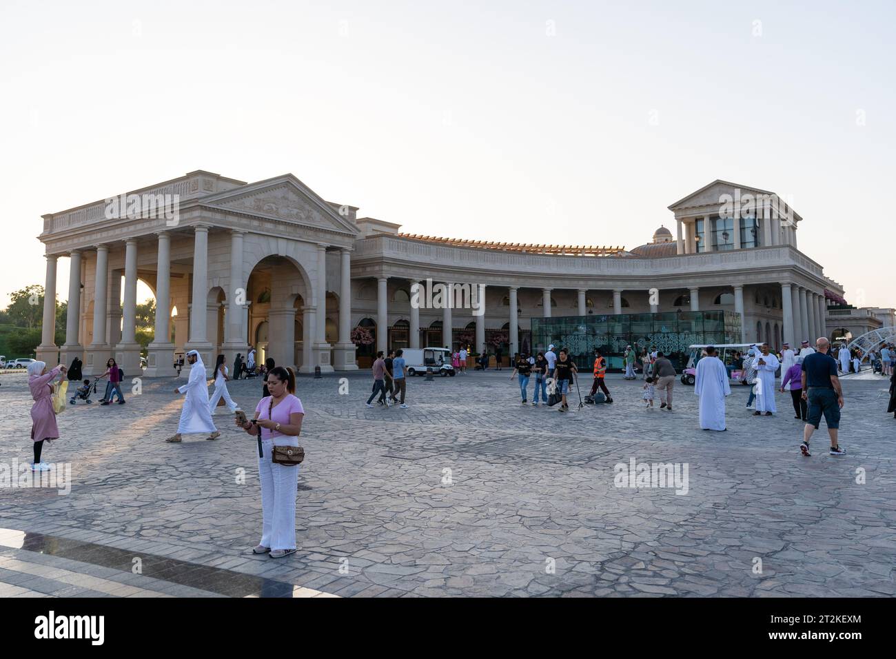 Doha, Katar - 2. Dezember 2022: Katara Cultural Village, beliebtes Touristenziel in Doha, Katar. Stockfoto
