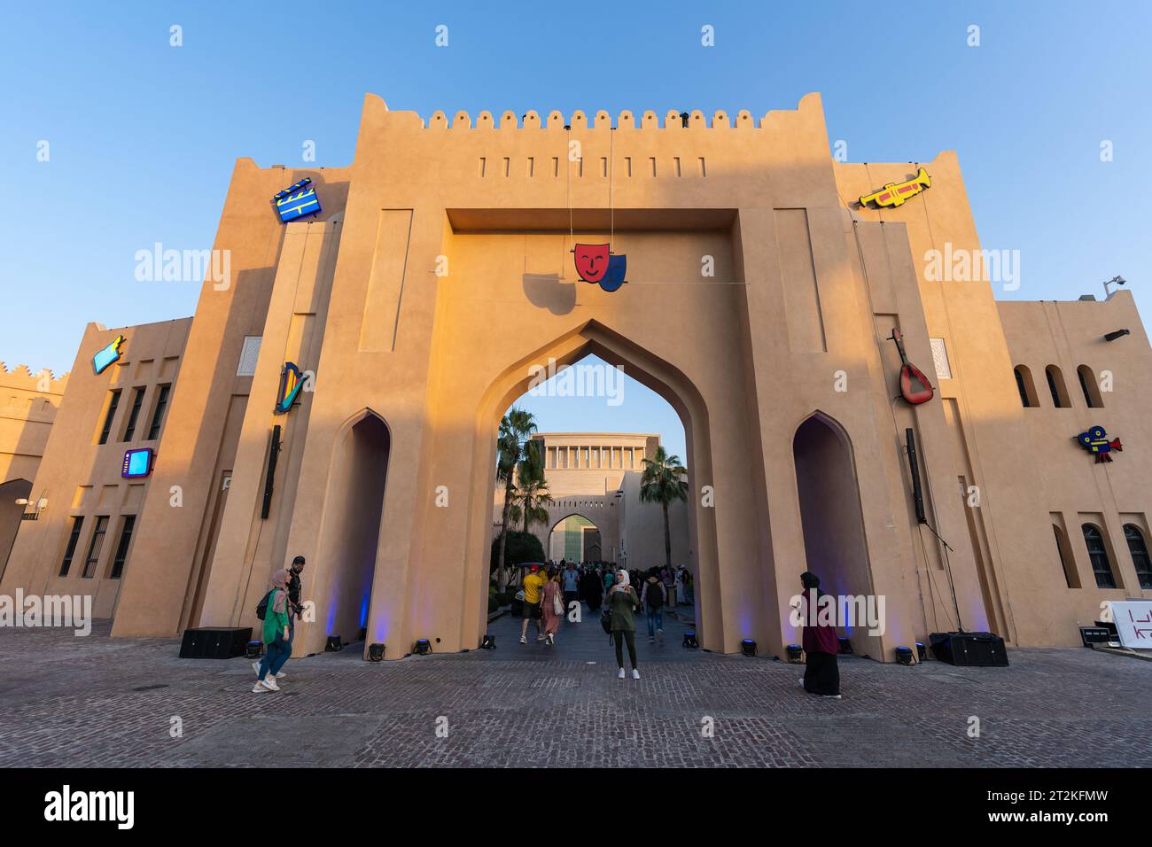 Doha, Katar - 2. Dezember 2022: Katara Cultural Village, beliebtes Touristenziel in Doha, Katar. Stockfoto