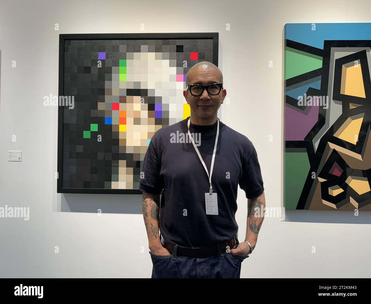 Der südkoreanische Sänger, DJ, Musikproduzent, Tänzer und Songwriter Koo Jun-Yup besucht am 19. Oktober 2023 eine Kunstausstellung in Taipeh City, Taiwan. Stockfoto