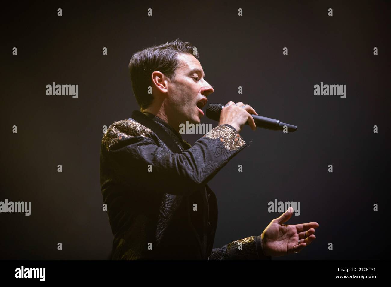 Porto, Portugal. Oktober 2023. Urs Bühler von der IL DIVO Vocal Gruppe tritt während der „New Day“ Tour in der Super Bock Arena auf. Quelle: SOPA Images Limited/Alamy Live News Stockfoto