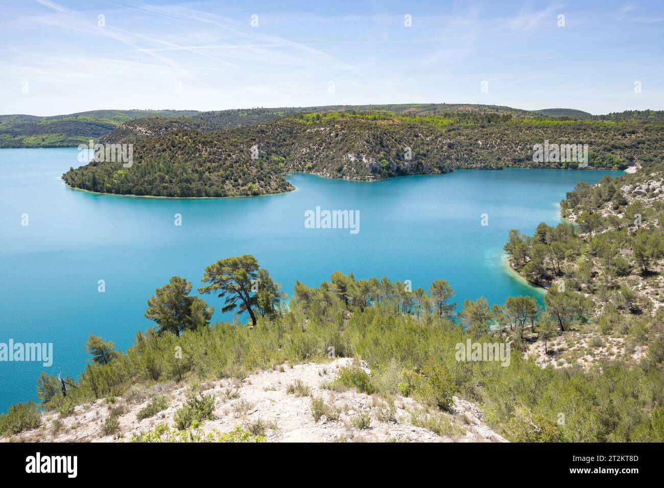 Blick auf den Esparron-See, Esparron de verdon, Südfrankreich Stockfoto