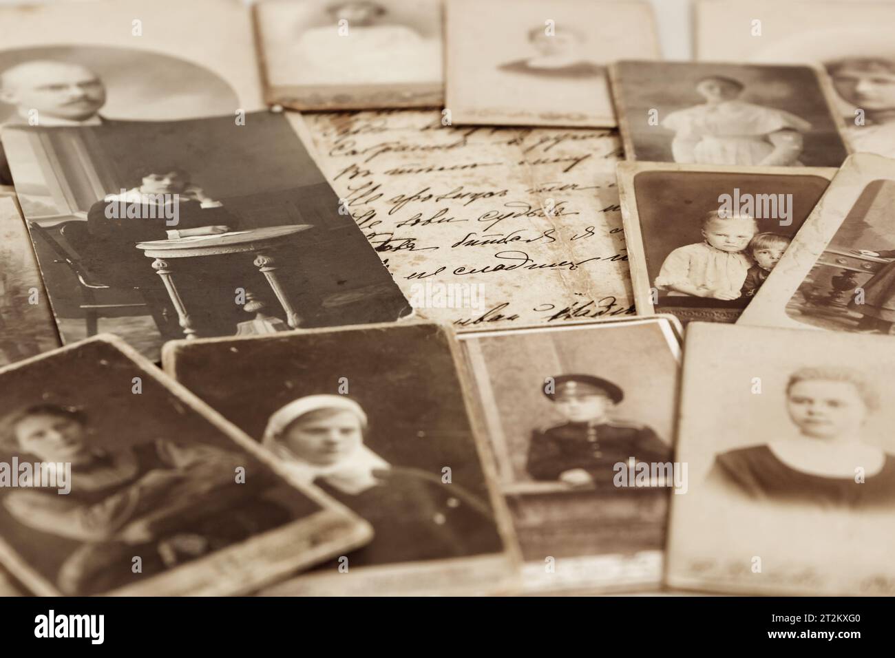 Vintage-Studio-Porträts Ende des 19. Jahrhunderts - Anfang des XX. Jahrhunderts, ehemaliges Russland Stockfoto