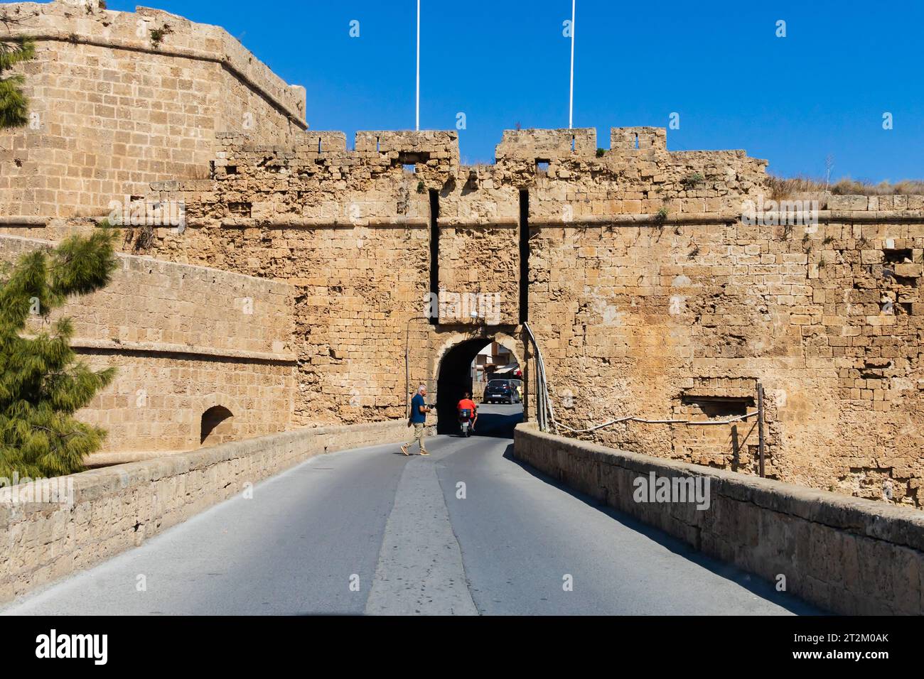 Das Landtor in der Stadtmauer und die Ravetin Bastion Famagusta, Ammochostos, Gazimagusta, Türkische Republik Nordzypern. Nordzypern Stockfoto