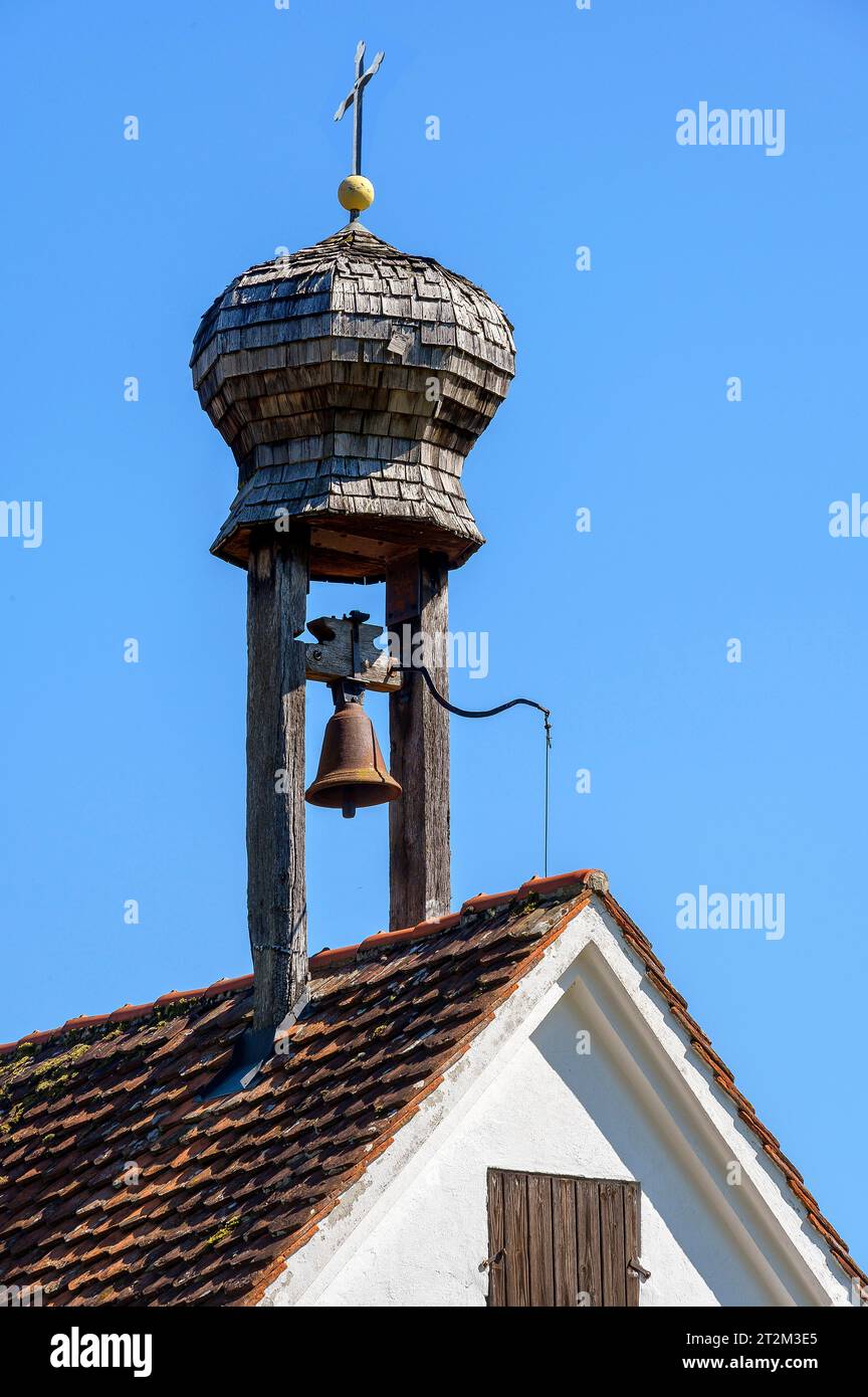 Glockenturm an der alten Kapelle im Schwäbischen Freilichtmuseum, Illerbeuren, Schwaben, Bayern, Deutschland Stockfoto