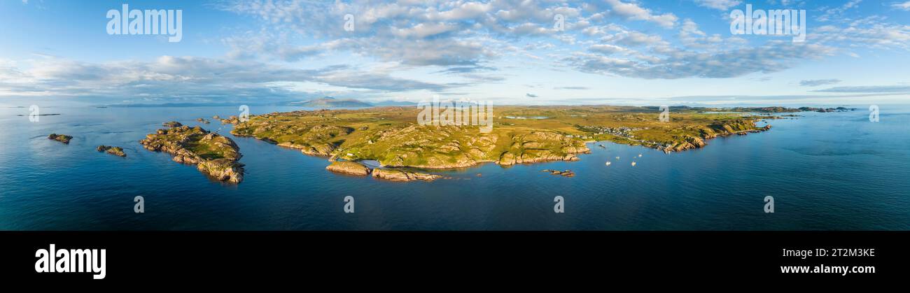 Luftpanorama des westlichen Teils der Halbinsel Ross of Mull, mit dem Fischerdorf Fionnphort auf der rechten Seite, Isle of Mull, Argyll und Stockfoto