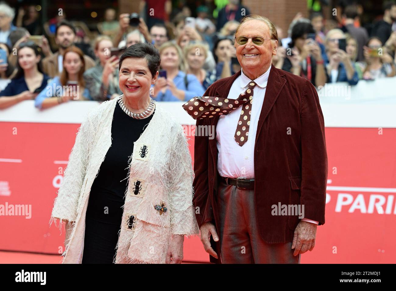 Rom, Italien. Oktober 2023. Isabella Rossellini und Renzo Arbore besuchen den roten Teppich während des 18. Rom Film Festivals am 20. Oktober 2023 im Auditorium Parco Della Musica in Rom. Quelle: Live Media Publishing Group/Alamy Live News Stockfoto