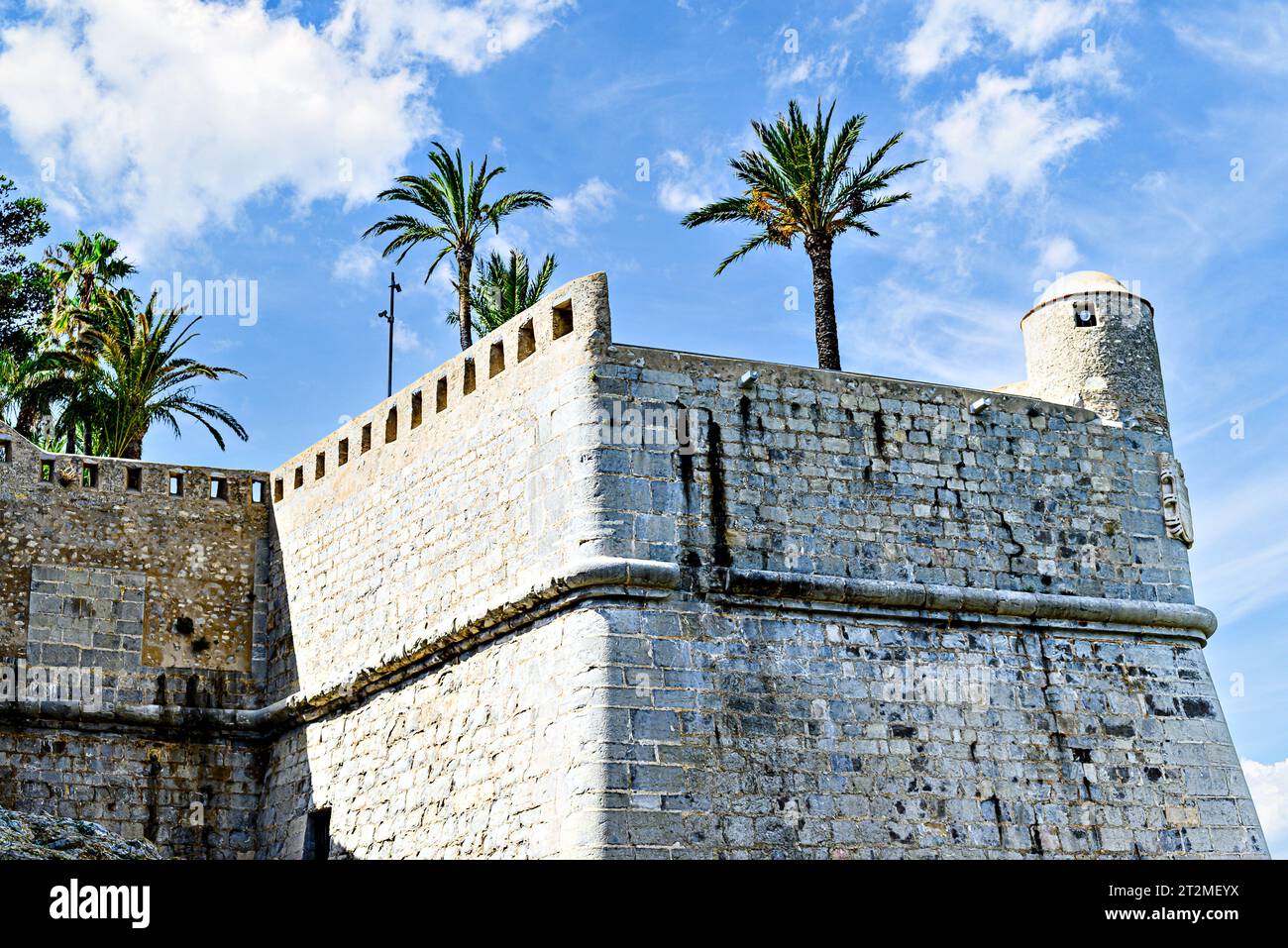 Blick auf die Seite der Mauer der Burg Peñiscola, Castellon, Valencianische Gemeinde, Spanien Stockfoto