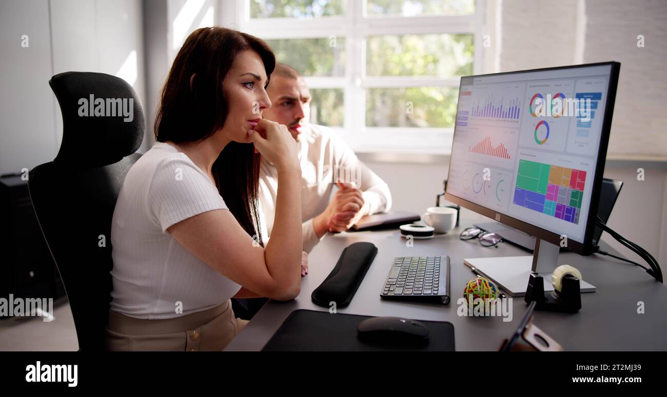 Data Analyst mit dem KPI-Dashboard von Data Analytics Stockfoto
