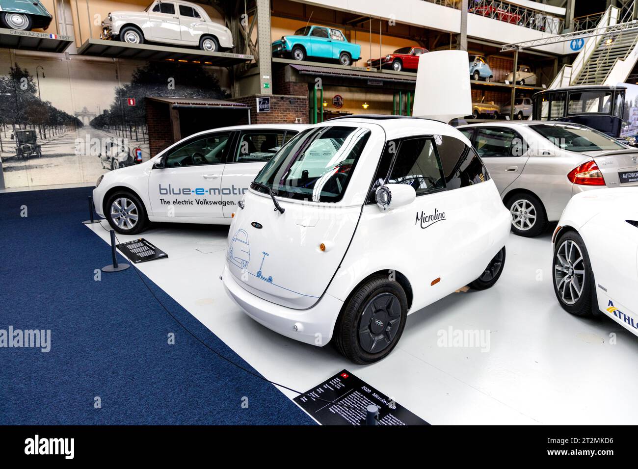 Swiss, elektrisch 2020 Microlino 1,0 Zweisitzer mit aufklappbarer Front, Autoworld Museum, Brüssel, Belgien Stockfoto