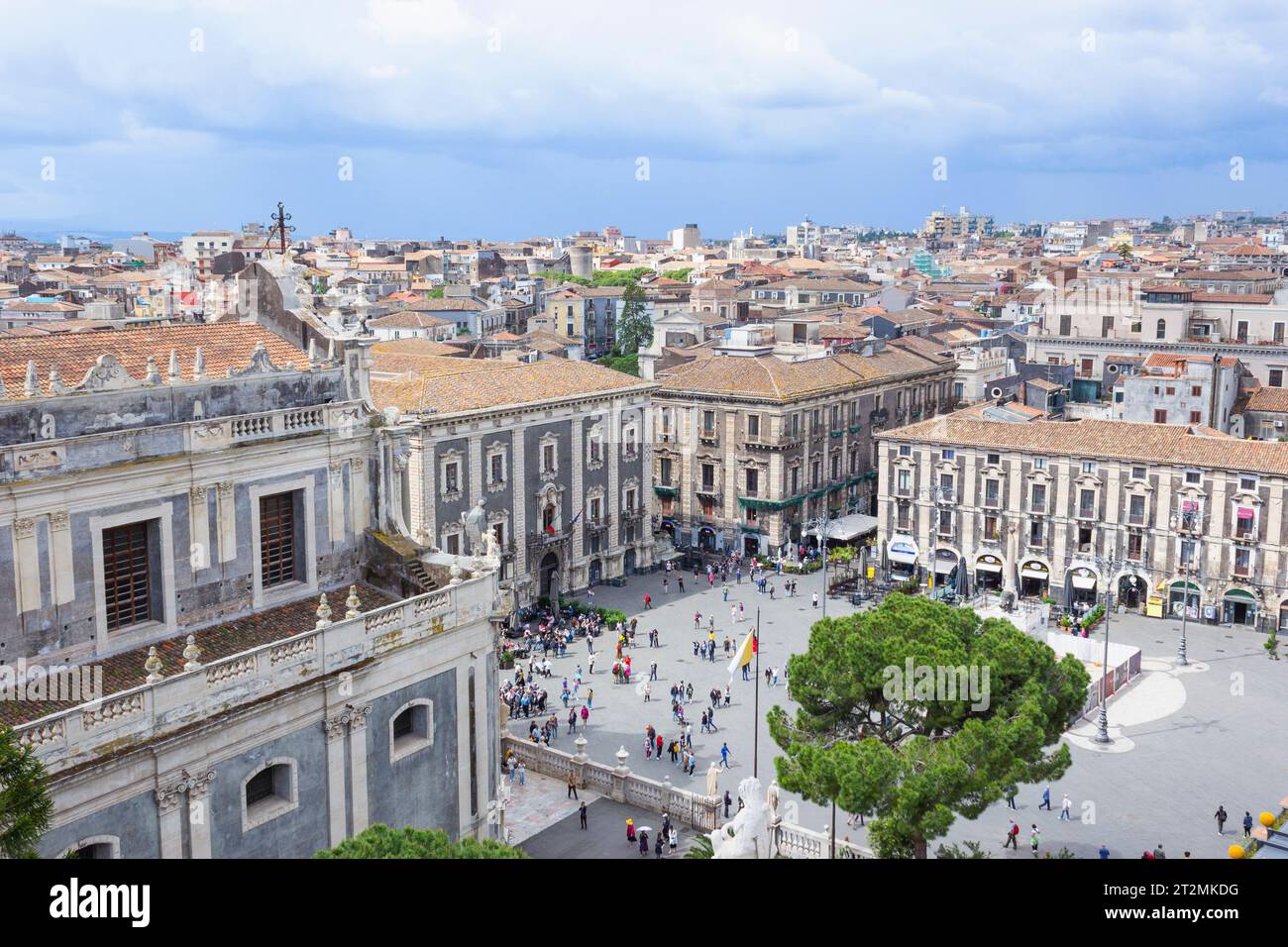 Blick auf die Piazza del Duomo, Catania, Sizilien, Italien, von der Spitze der Badia di Sant'Agata oder der Abtei St. Agatha. Catania ist eine UNESCO-Welt Stockfoto
