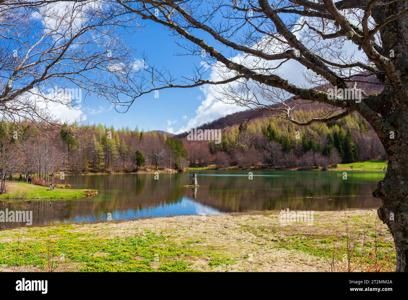 Blick auf den Calamone See. Nationalpark von Appennino Tosco-Emiliano Stockfoto