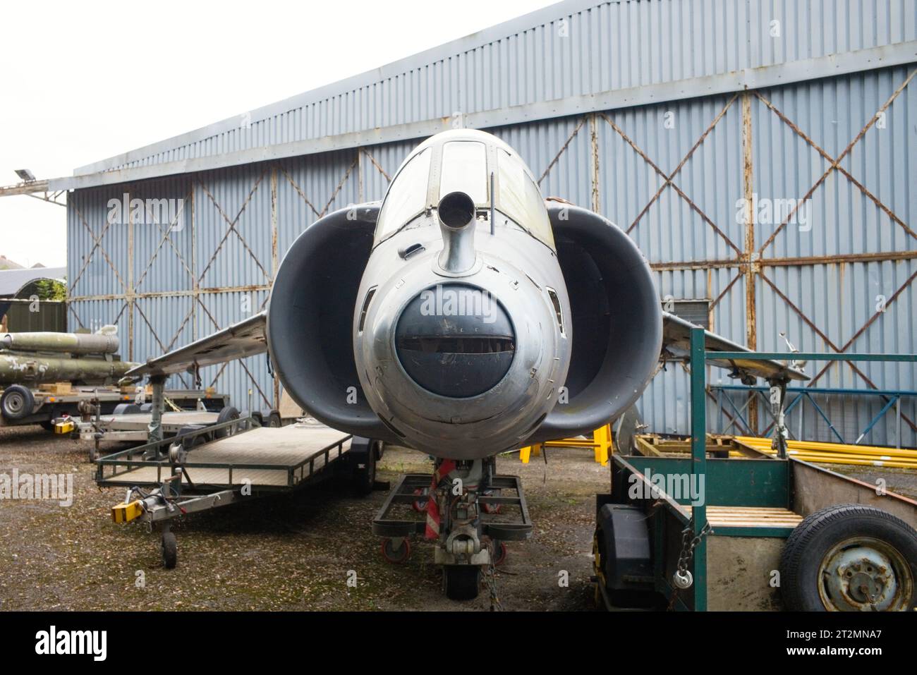 Harrier Jump Jet draußen im Doncaster Luftfahrtmuseum Stockfoto