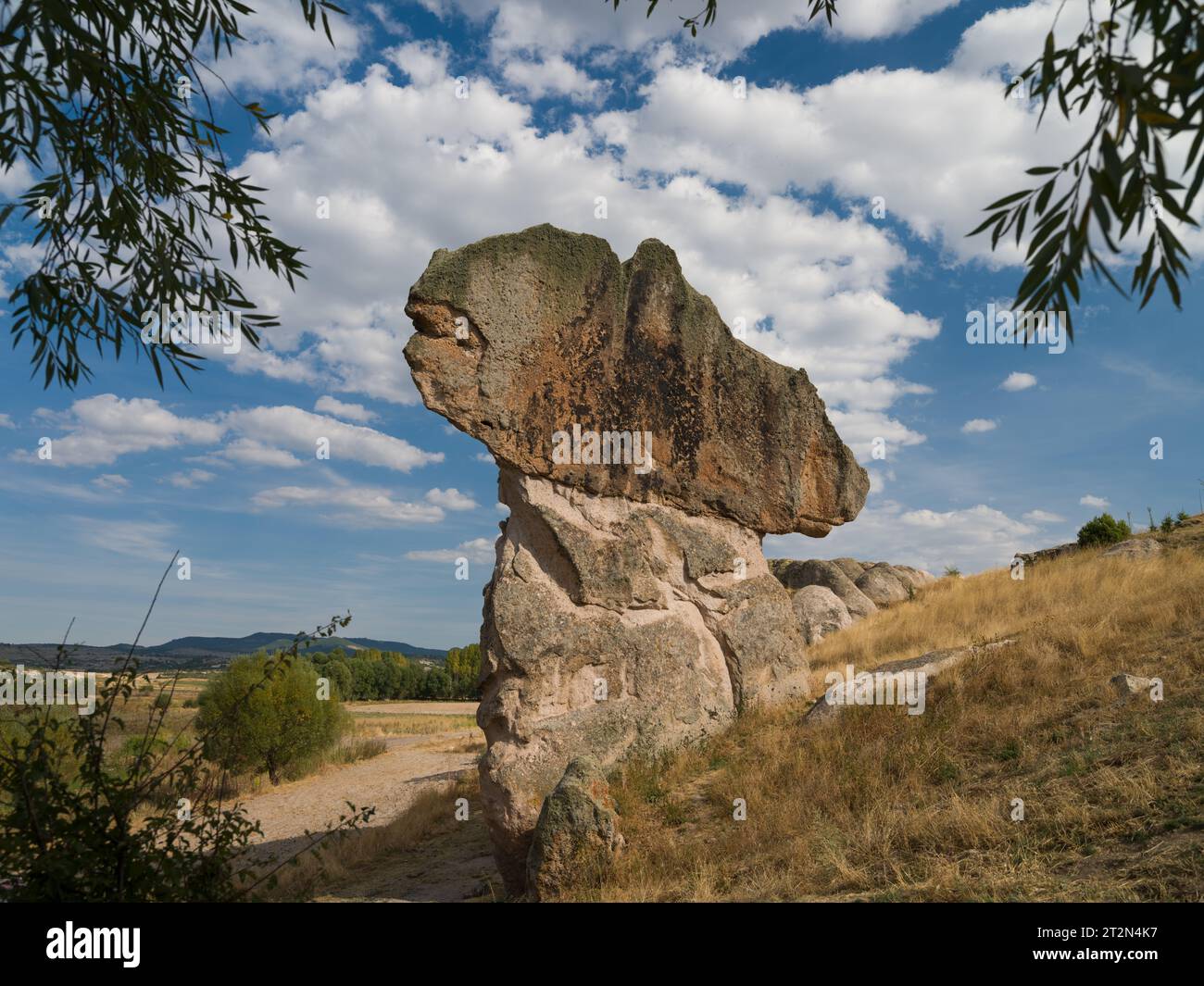 Historische Forty Treppen Rock und Phrygian Rock Chambers am Lake Emre. Phrygisches Tal. Reiseziele in der Türkei. Ihsaniye Bezirk, Afyonkarahisa Stockfoto