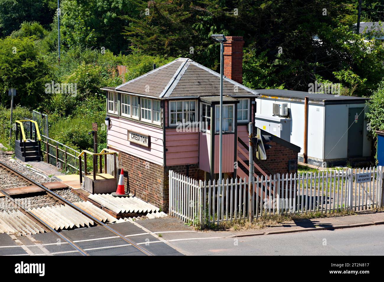 Crediton Signalbox, am Bahnhof Crediton, der Kreuzung der Tarka- und Dartmoor-Linien in Devon, Großbritannien Stockfoto