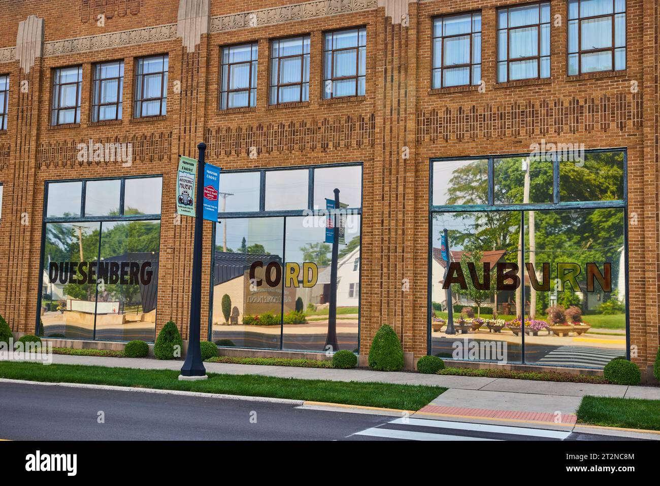 Seite des ACD-Museumsgebäudes mit Aufklebern an den Fenstern Stockfoto
