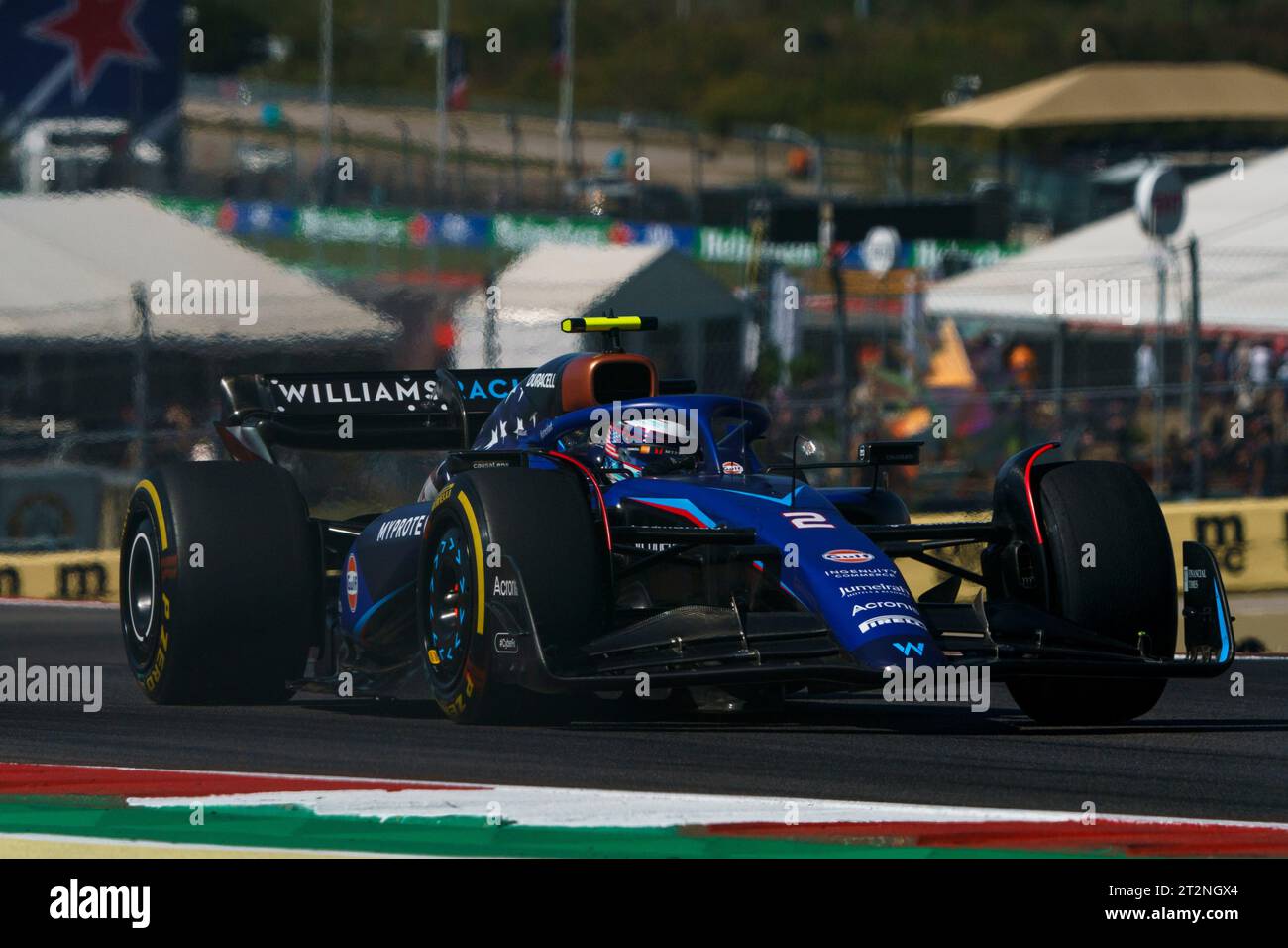 Austin, Usa. Oktober 2023. Der US-amerikanische Formel-1-Pilot Logan Sargeant von Williams Racing in Aktion während des ersten freien Trainings des Formel-1-Grand-Prix der USA auf dem Circuit of the Americas in Austin, Texas, am Freitag, den 20. Oktober 2023. Foto: Greg Nash/UPI Credit: UPI/Alamy Live News Stockfoto