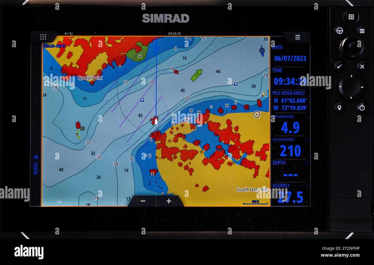 Simrad Radar-Monsitior auf der Fähre der Schutzinsel Stockfoto