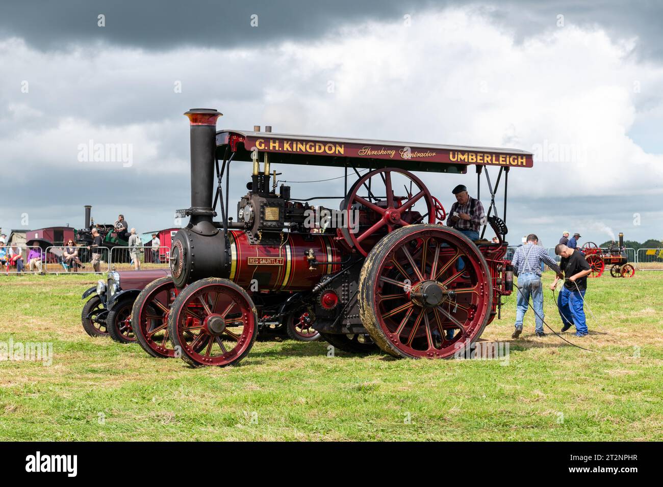 Low Ham.Somerset.Vereinigtes Königreich.23. Juli 2023.Ein restaurierter Burrell-Traktionsmotor aus dem Jahr 1919 namens Red Gauntlet ist auf dem Somerset Steam and c zu sehen Stockfoto