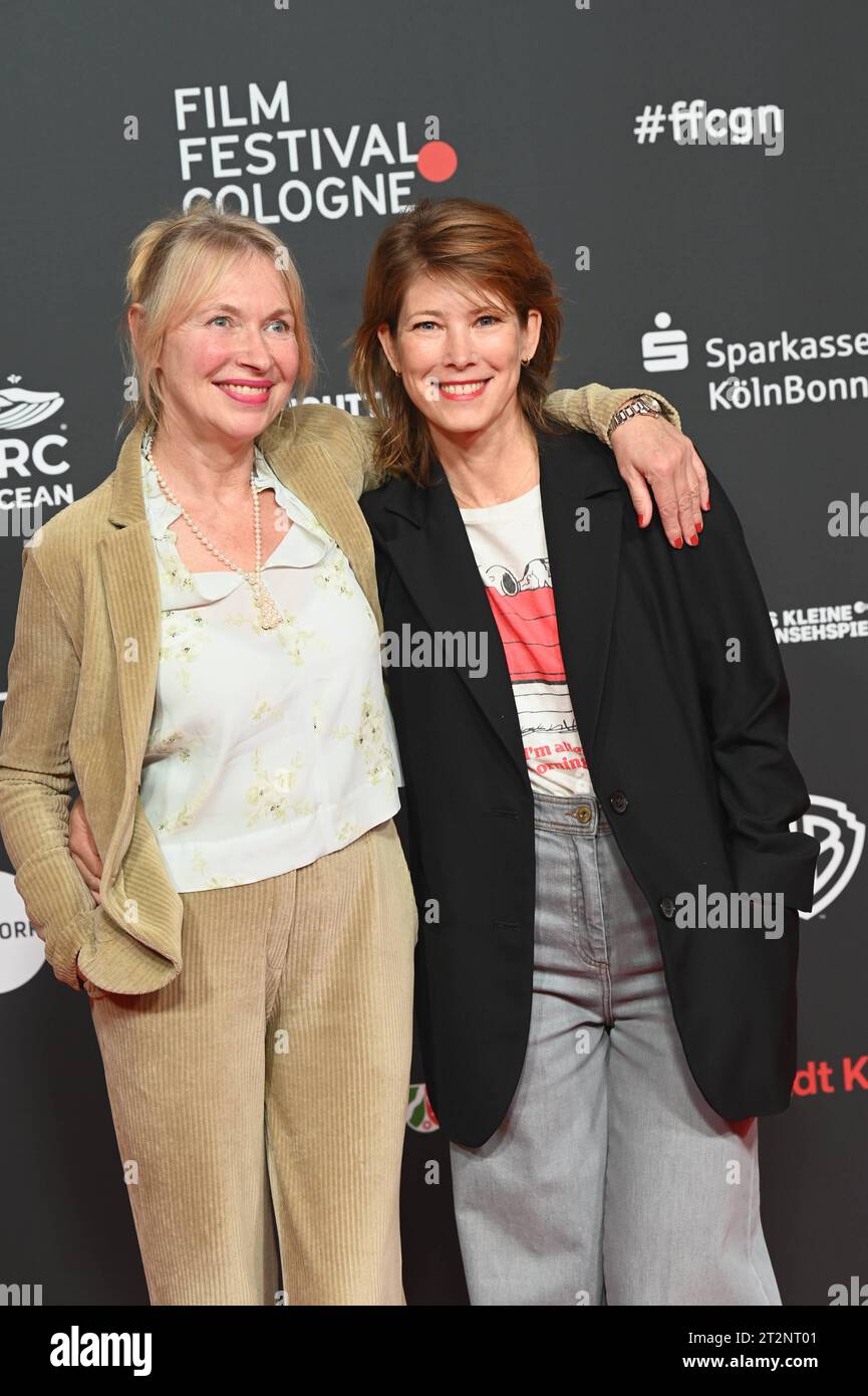 Schauspielerin Therese Hämer und Sonja Baum, l-r, kommt zur Eröffnung des 33. Filmfestival Cologne, FFCGN, das mit dem Film Rückkehr nach Korsika startete. *** Die Schauspielerin Therese Hämer und Sonja Baum, l r, kommen zur Eröffnung des Filmfestivals Köln, FFCGN 33, das mit dem Film Return to Corsica beginnt Credit: Imago/Alamy Live News Stockfoto