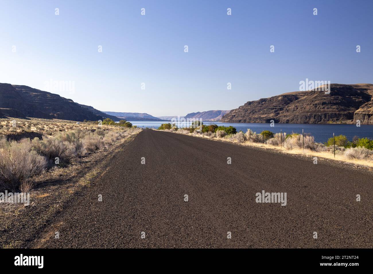 Der Columbia River fließt an einem Spätsommermorgen durch das Zentrum von Washington Stockfoto