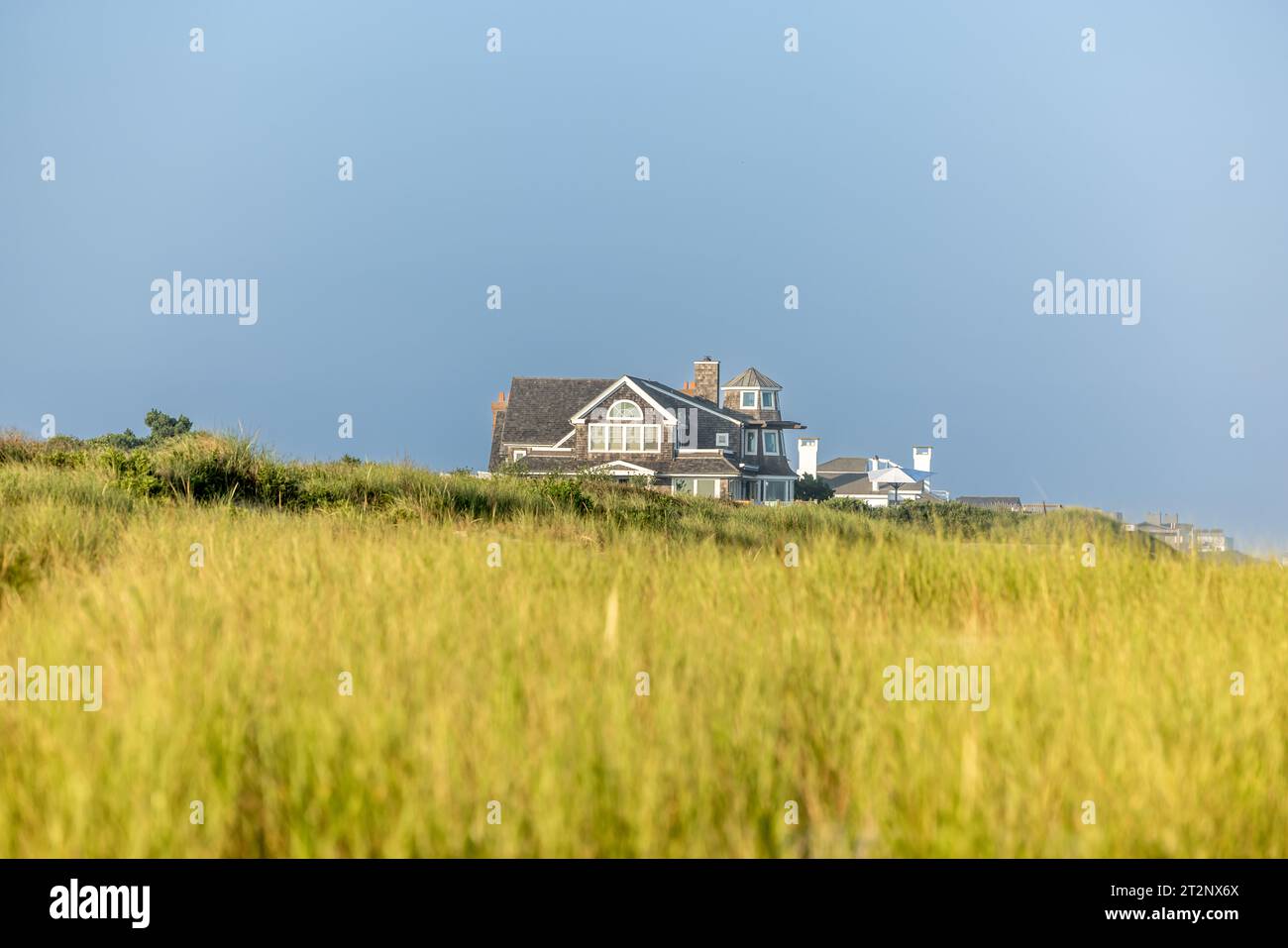 Großes Haus am Wasser in Sagaponack, ny Stockfoto