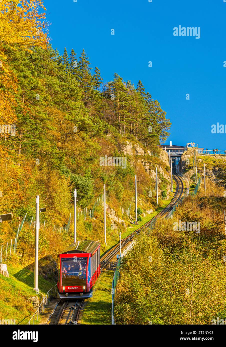 Herbst in Bergen, Norwegen, am berg Fløyen mit herrlichem Blick über die Stadt. Stockfoto