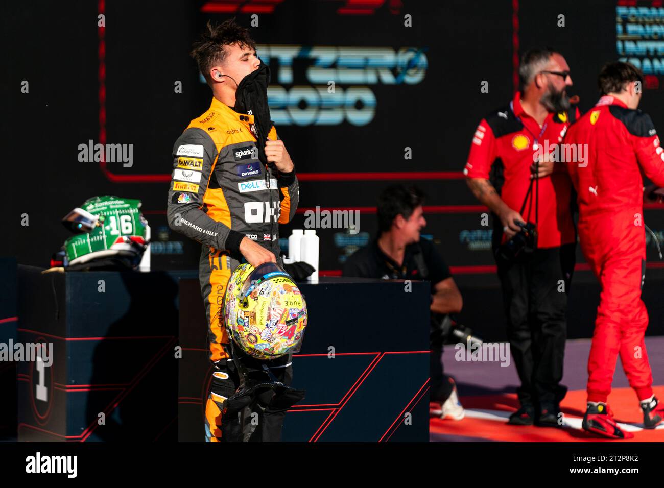 Austin, Usa. Oktober 2023. Der britische Formel-1-Pilot Lando Norris vom McLaren F1 Team wird am Freitag, den 20. Oktober 2023, auf dem Circuit of the Americas in Austin, Texas, nach der Qualifikation für den Formel-1-Grand-Prix der USA gesehen. Foto: Greg Nash/UPI Credit: UPI/Alamy Live News Stockfoto