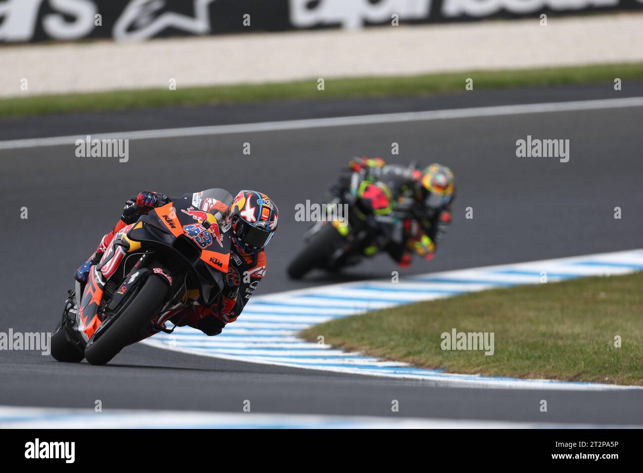 PHILLIP ISLAND, Australien. Oktober 2023. 2023 Guru by Gryfyn Australian Motorcycle Grand Prix - Jack Miller (Aust) fuhr auf der #43 Red Bull KTM Factory Racing KTM RC-16 während des Qualfying auf dem Phillip Island Grand Prix Circuit am 21. Oktober 2023 in Phillip Island, Australien - Image Credit: brett keating/Alamy Live News Stockfoto