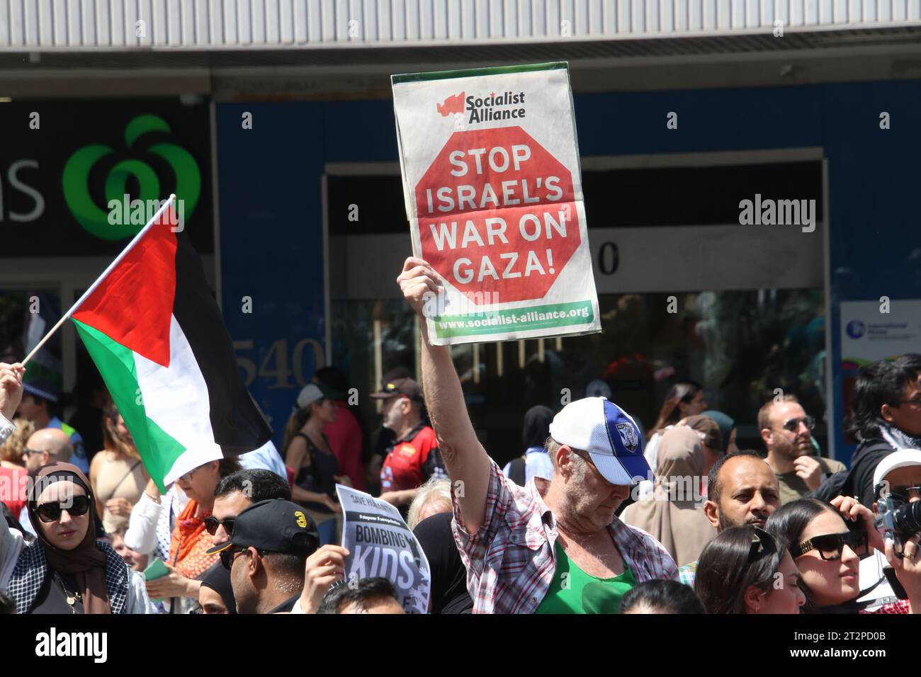Sydney, Australien. Oktober 2023. Die Forderungen der Demonstranten sind: Stoppt das Massaker in Gaza! Stoppt die Bombardierung! Keine Bodeninvasion! Beenden Sie die Blockade von Lebensmitteln, Wasser, Treibstoff und allen anderen Vorräten! Die Evakuierungsanordnung zurücknehmen! Beenden Sie die gewaltsame ethnische Säuberung der Palästinenser im Westjordanland und in Ostjerusalem! Beenden Sie die Unterstützung der australischen Regierung für die Apartheid Israel und ihre Kriegsverbrechen gegen die Palästinenser! Freies Palästina! Richard Milnes/Alamy Live News Stockfoto