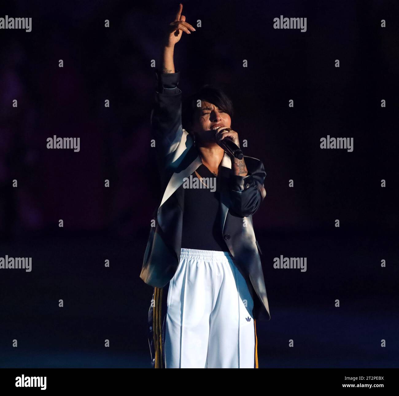 Santiago, Chile. Oktober 2023. (SPO) Eröffnungszeremonie der Panamerikanischen Spiele 2023 in Santiago. 20. Oktober 2023, Santiago, Chile: Die Eröffnungszeremonie der Panamerikanischen Spiele 2023, die vom 20. Oktober bis 5. November in Santiago stattfinden, mit Flugzeugen, musikalischen Darbietungen Pelo Sebastian Yatra, Paraden der teilnehmenden Länder und wichtigen Würdenträgern wie dem Präsidenten Chiles, Gabriel Boric, chilenische Sportministerin Jaime Pizarro, Neven Ilic, Präsident von Panam Sports, Harold Mayne Nicholls CEO von Panam, Schlagzeugerin Juanita Parra von der Musikgruppe Los Jaivas. Quelle: Niyi Stockfoto