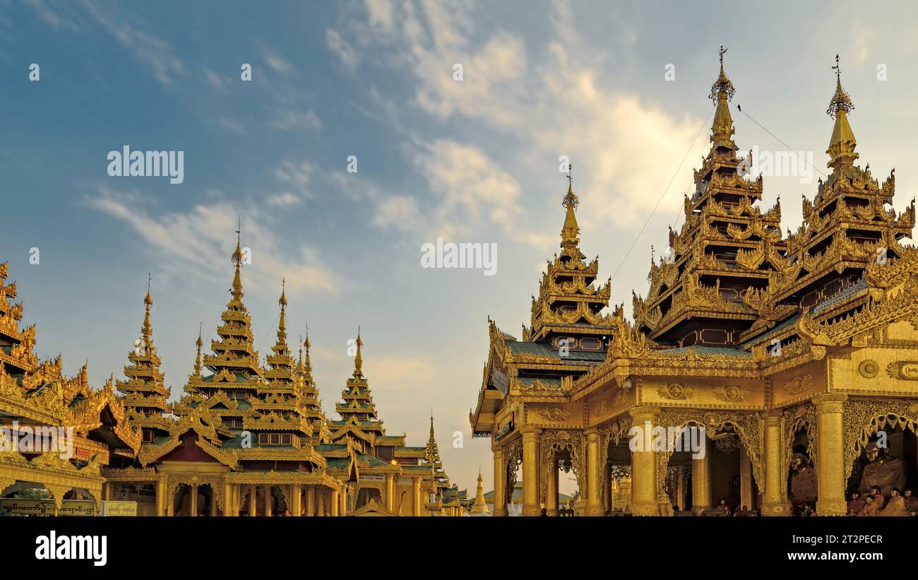 Innenhof der Shwedagon-Pagode. Yangon, Birma Stockfoto