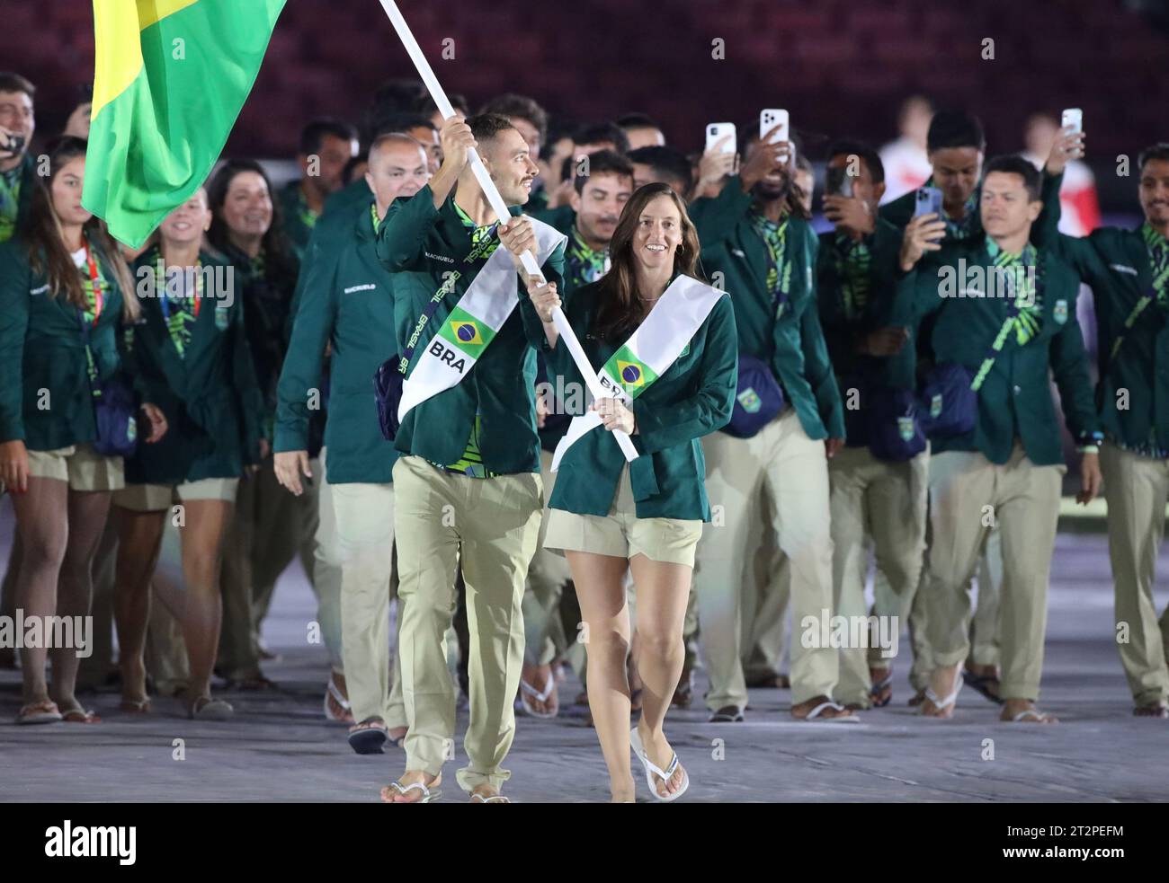 Santiago, Chile. Oktober 2023. (SPO) Eröffnungszeremonie der Panamerikanischen Spiele 2023 in Santiago. 20. Oktober 2023, Santiago, Chile: Die Eröffnungszeremonie der Panamerikanischen Spiele 2023, die vom 20. Oktober bis 5. November in Santiago stattfinden, mit Flugzeugen, musikalischen Darbietungen Pelo Sebastian Yatra, Paraden der teilnehmenden Länder und wichtigen Würdenträgern wie dem Präsidenten Chiles, Gabriel Boric, chilenische Sportministerin Jaime Pizarro, Neven Ilic, Präsident von Panam Sports, Harold Mayne Nicholls CEO von Panam, Schlagzeugerin Juanita Parra von der Musikgruppe Los Jaivas. Quelle: Niyi Stockfoto