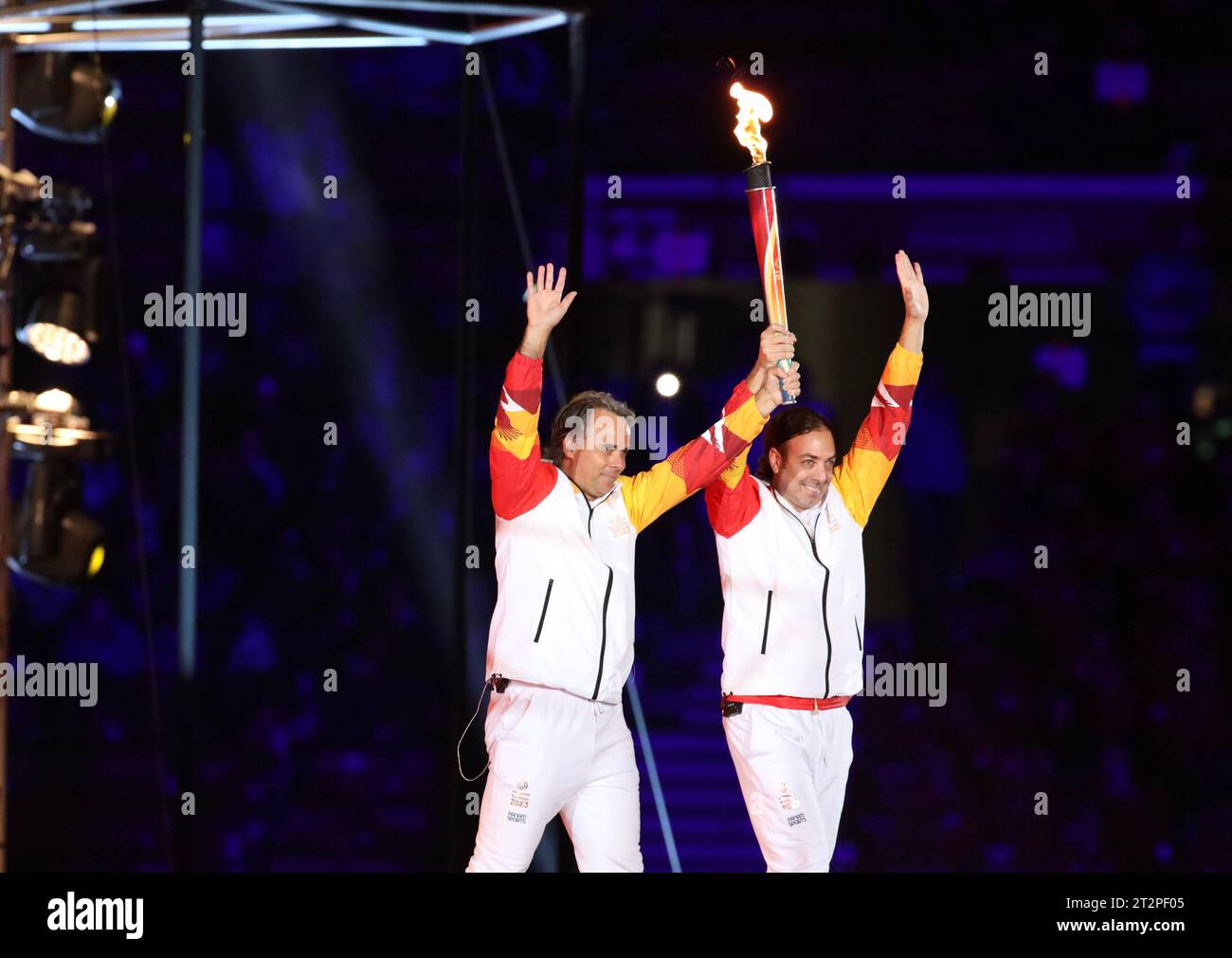 Santiago, Chile. Oktober 2023. (SPO) Eröffnungszeremonie der Panamerikanischen Spiele 2023 in Santiago. 20. Oktober 2023, Santiago, Chile: Die Eröffnungszeremonie der Panamerikanischen Spiele 2023, die vom 20. Oktober bis 5. November in Santiago stattfinden, mit Flugzeugen, musikalischen Darbietungen Pelo Sebastian Yatra, Paraden der teilnehmenden Länder und wichtigen Würdenträgern wie dem Präsidenten Chiles, Gabriel Boric, chilenische Sportministerin Jaime Pizarro, Neven Ilic, Präsident von Panam Sports, Harold Mayne Nicholls CEO von Panam, Schlagzeugerin Juanita Parra von der Musikgruppe Los Jaivas. Quelle: Niyi Stockfoto