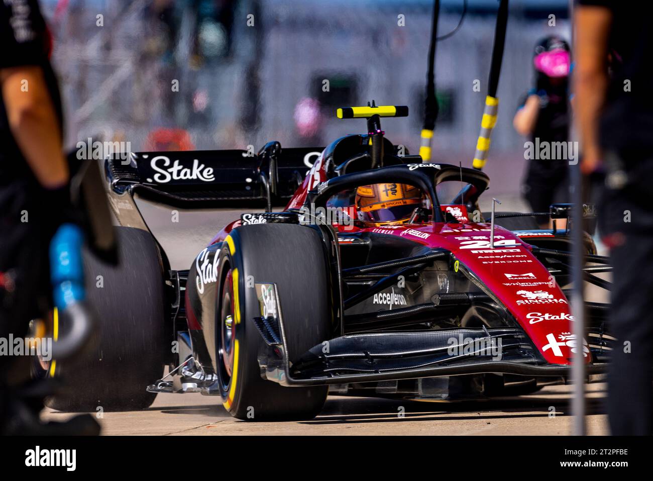 Austin, Texas - 20. Oktober 2023: Zhou Guanyu, Fahrer des #24 Alfa Romeo F1 Team Stake Car, beim Lenovo Grand Prix der Vereinigten Staaten auf dem Circuit of the Americas. Quelle: Nick Paruch/Alamy Live News Stockfoto
