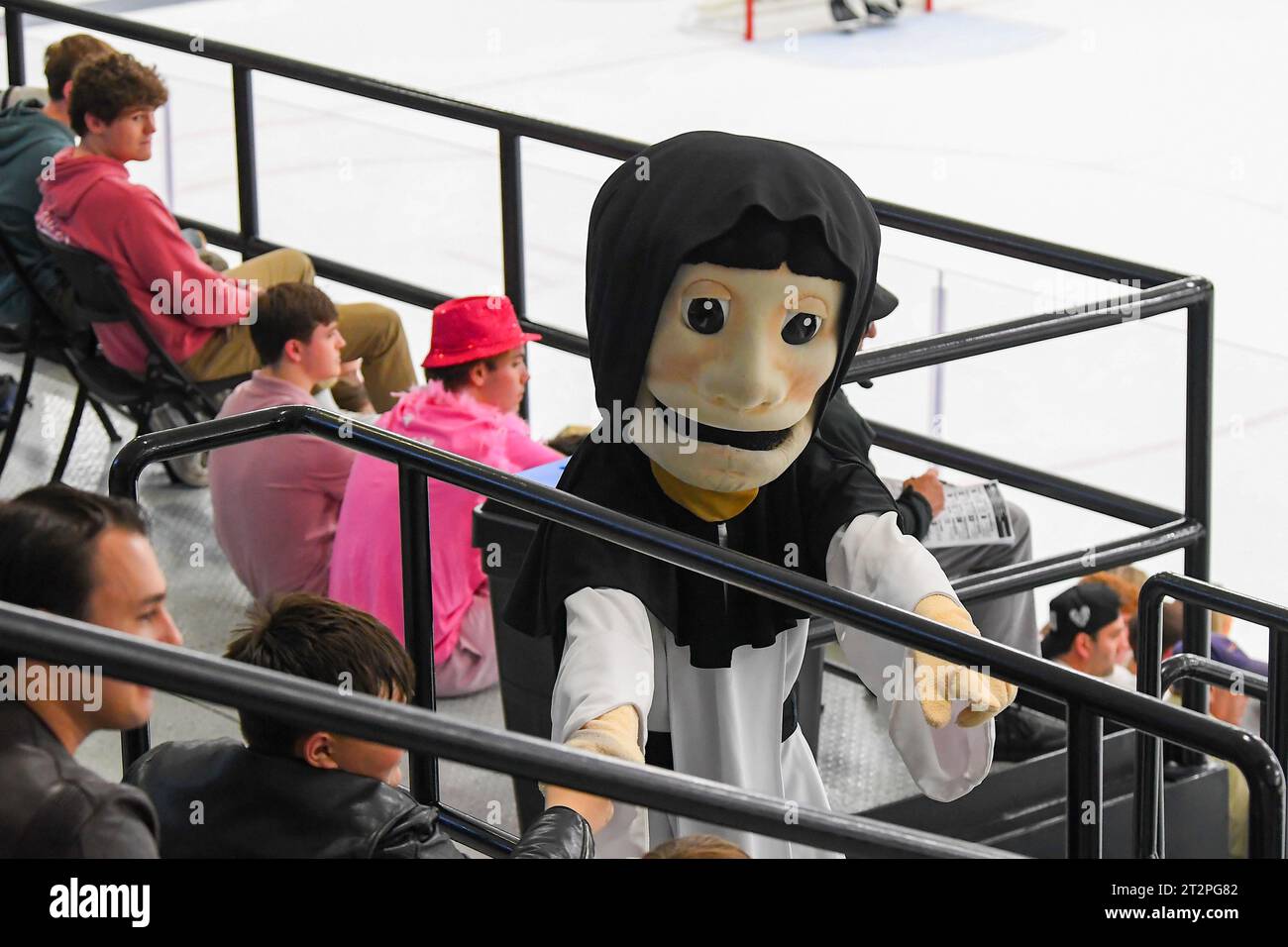 PROVIDENCE, RI - OCTOBER 20: Friar Dom, the Providence College Friars mascot, interacts with fans during a college hockey game between the Denver Pioneers and the Providence College Friars on October 20, 2023, at Schneider Arena in Providence, RI. (Photo by Erica Denhoff/Icon Sportswire) (Icon Sportswire via AP Images) Stockfoto