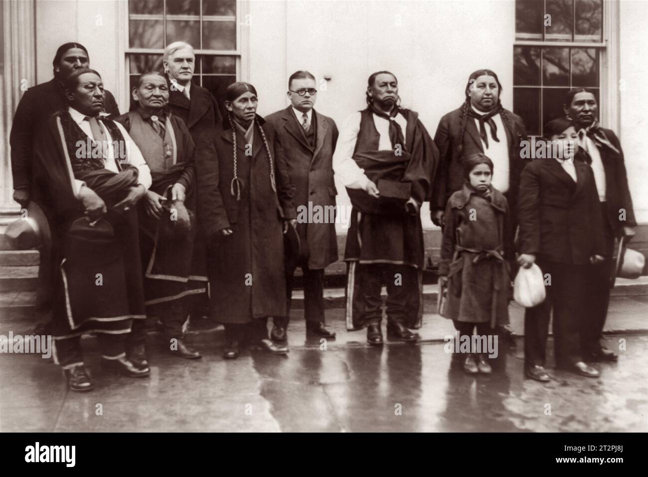 Die Osage-Indianer mit Senator John W. Harreld und dem Repräsentanten Samuel James Montgomery im Weißen Haus, als sie Präsident Coolidge beriefen. (USA) Stockfoto