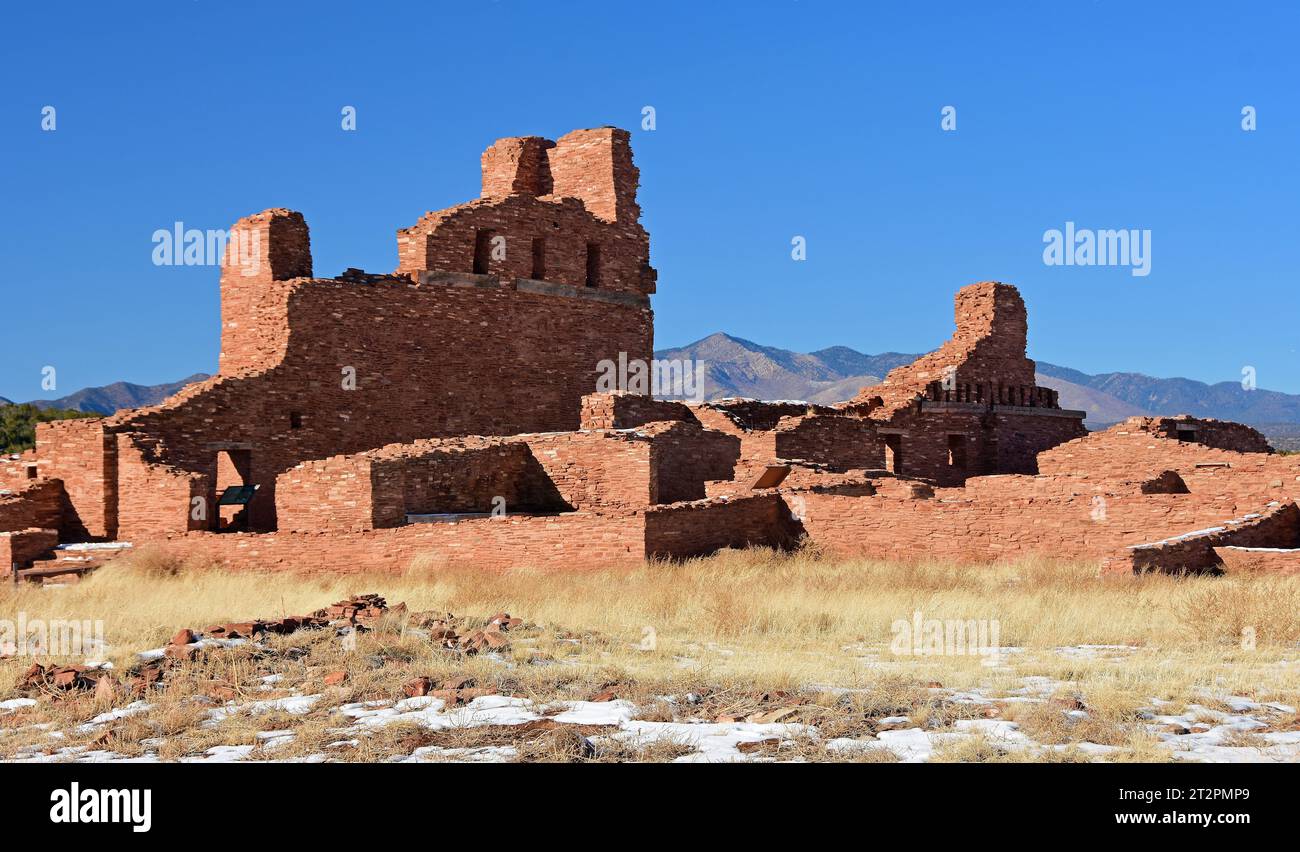 Die alten Ruinen von san gregorio de abo im Nationaldenkmal salinas Pueblo Missionen an einem sonnigen Wintertag in der Nähe von Mountain Air, New mexico Stockfoto