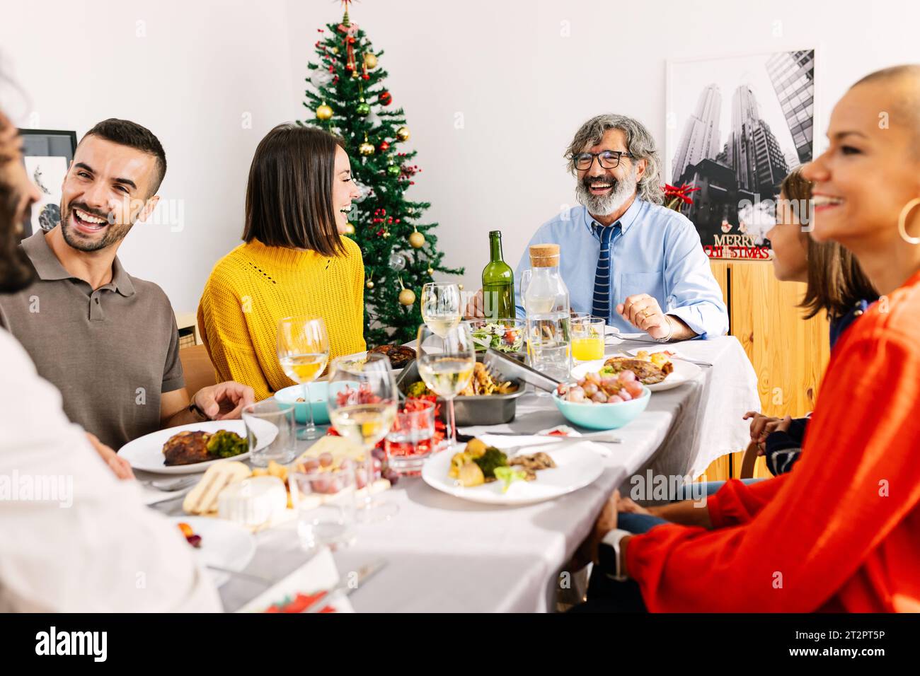 Happy Family in Weihnachten Abendessen zu Hause Stockfoto