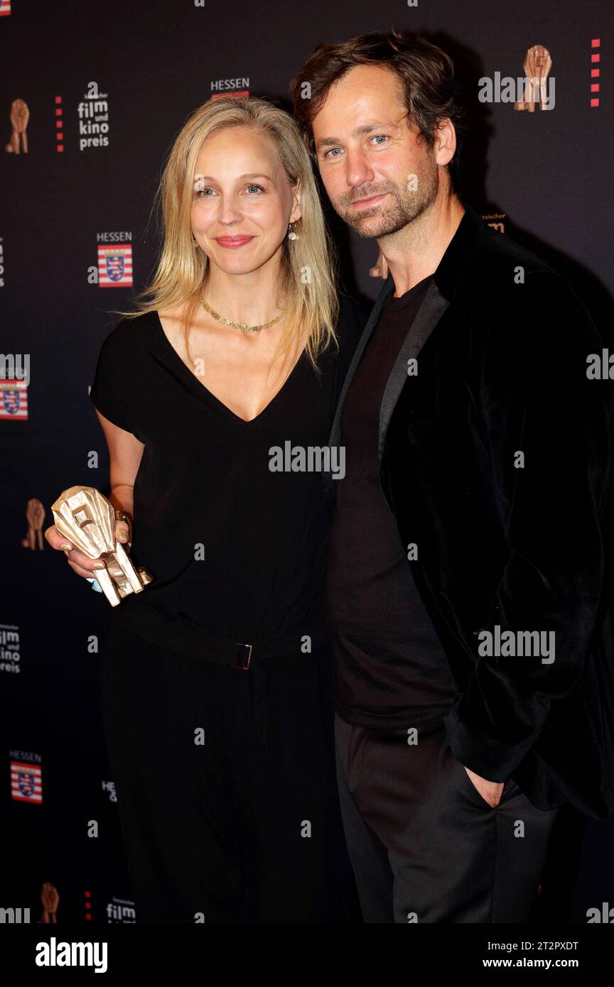 Petra Schmidt-Schaller und Florian Stetter bei der 34. Verleihung des Hessischen Film- und Kinopreises 2023 in der Alten Oper. Frankfurt, 20.10.2023 *** Petra Schmidt Schaller und Florian Stetter beim Hessischen Film- und Kinopreis 34 2023 an der Alten Oper Frankfurt, 20 10 2023 Foto:XP.xBackx/xFuturexImagex filmpreis_hessen_3088 Credit: Imago/Alamy Live News Stockfoto