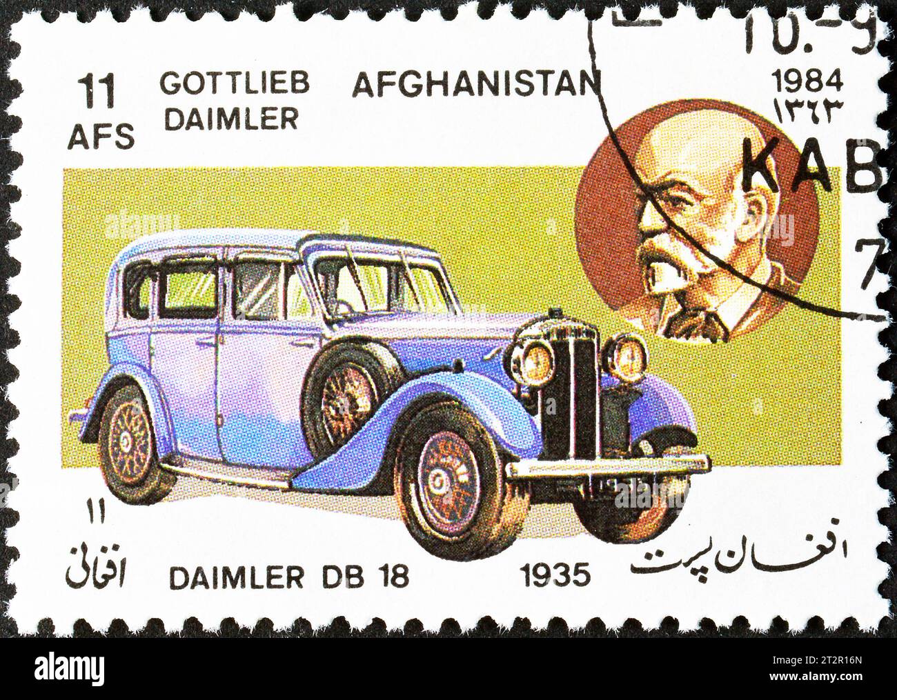 Gestempelte Briefmarke von Chad, die Daimler DB 18 Limousine (1935) und Gottlieb Daimler zeigt, um 1984. Stockfoto