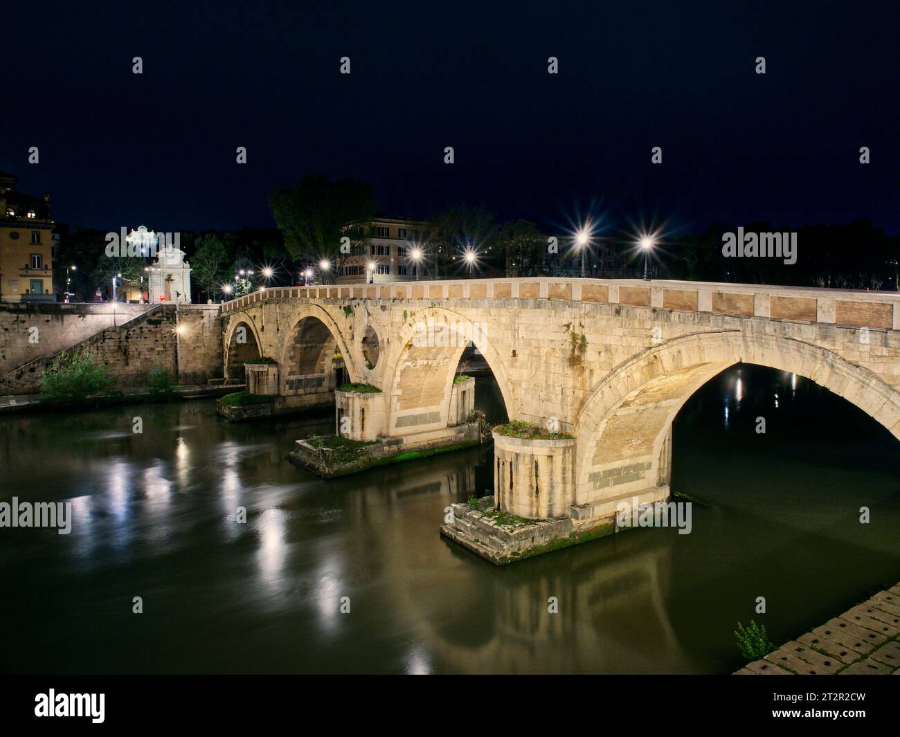 Tiber-Brücke lange Exposition Nacht. Rom, Italien Stockfoto