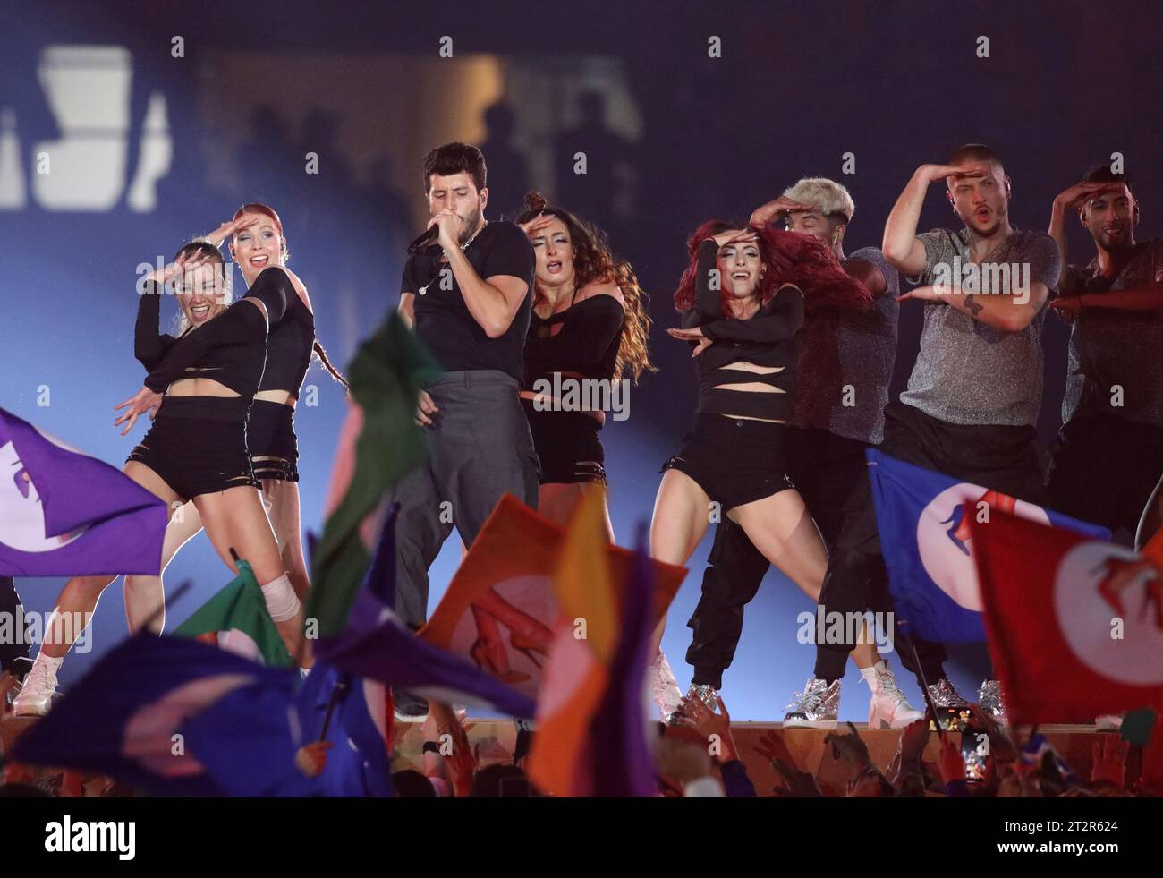 Santiago, Chile. Oktober 2023. (SPO) Sebastian Yatra tritt bei der Eröffnungszeremonie der Panamerikanischen Spiele 2023 in Santiago auf. 20. Oktober 2023, Santiago, Chile: Sebastian Yatra und andere Musikbands treten während der Eröffnungszeremonie der Panamerikanischen Spiele 2023 auf, die vom 20. Oktober bis 5. November in Santiago stattfinden, mit Flugzeugen, musikalischen Darbietungen, Paraden der teilnehmenden Länder und wichtigen Würdenträgern wie dem Präsidenten Chiles, Gabriel Boric, Harold Mayne Nicholls CEO von Panam, Schlagzeugerin Juanita Parra von der Musikgruppe Los Jaivas. Foto: Niyi Fote/Thenews2 (Foto: N Stockfoto