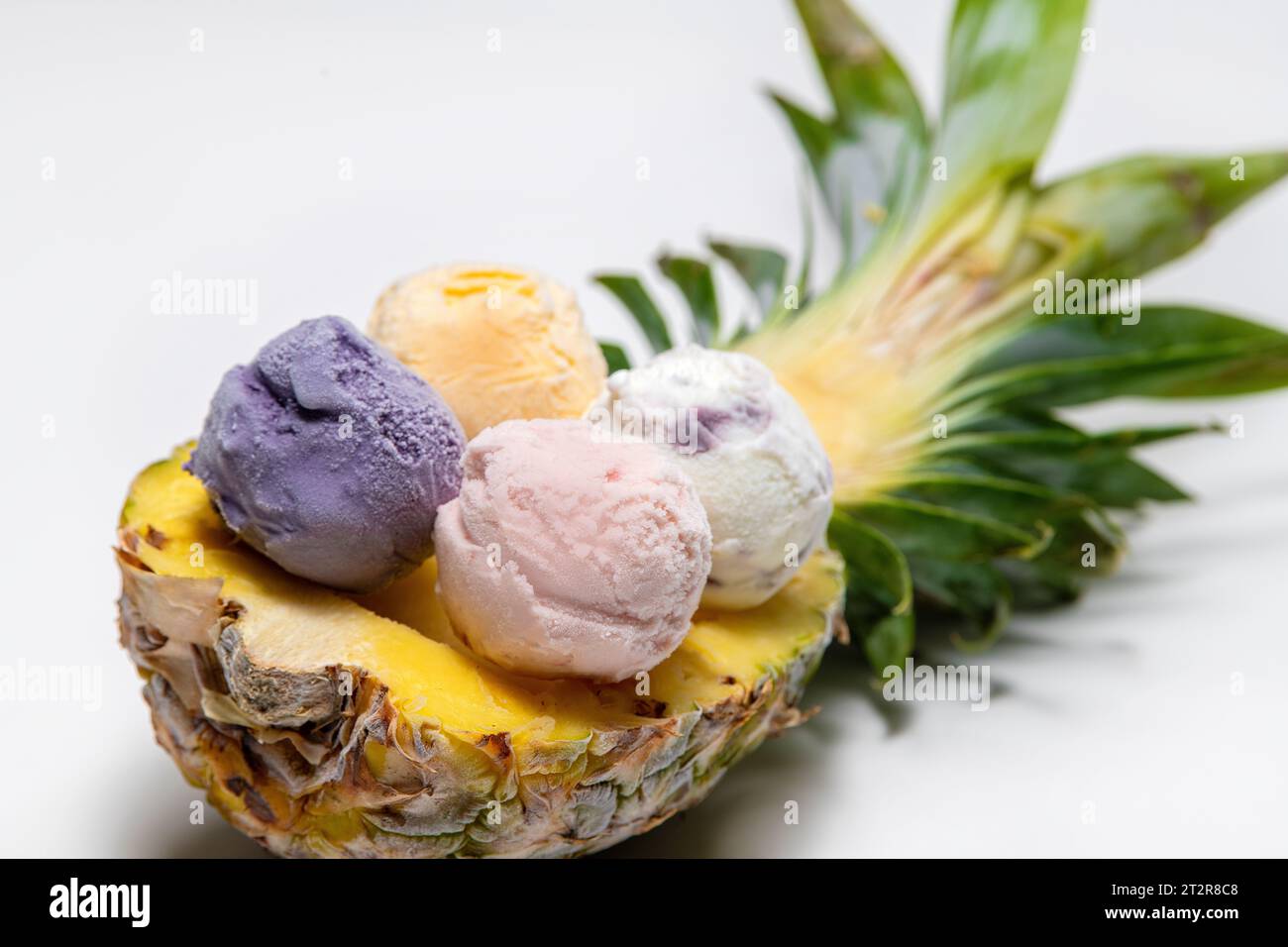 Eis mit kreativen Obstschalen Stockfoto