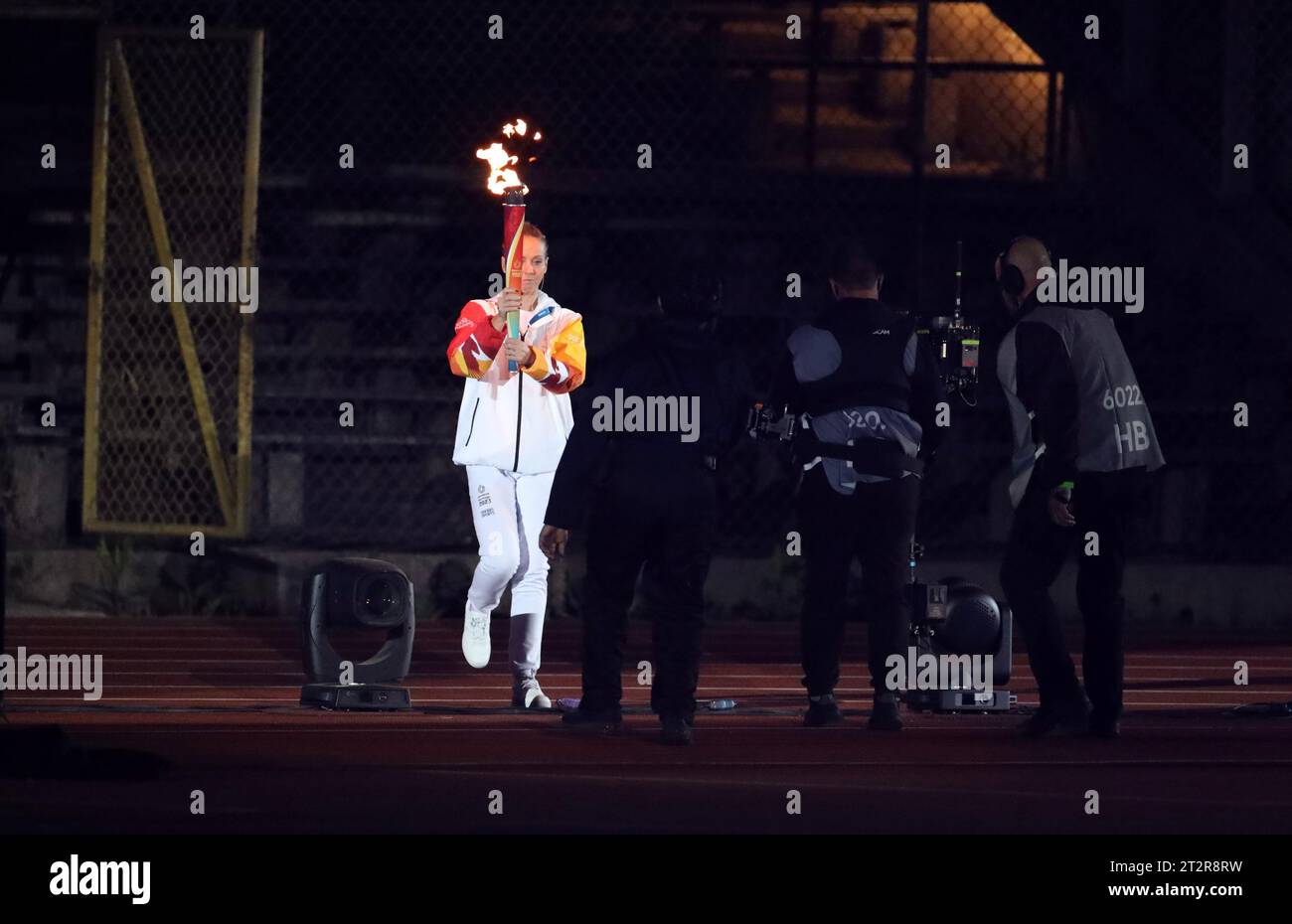 Santiago, Chile. Oktober 2023. (SPO) Eröffnungszeremonie der Panamerikanischen Spiele 2023 in Santiago. 20. Oktober 2023, Santiago, Chile: Die Eröffnungszeremonie der Panamerikanischen Spiele 2023, die vom 20. Oktober bis 5. November in Santiago stattfinden, mit Flugzeugen, musikalischen Darbietungen von Sebastian Yatra, Paraden der teilnehmenden Länder und wichtigen Würdenträgern wie dem chilenischen Präsidenten Gabriel Boric, Harold Mayne Nicholls CEO von Panam, Schlagzeugerin Juanita Parra von der Musikgruppe Los Jaivas. Foto: Niyi Fote/Thenews2 (Foto: Niyi Fote/Thenews2/Zumapress) (Foto: © Niyi Fote/TheNEWS Stockfoto