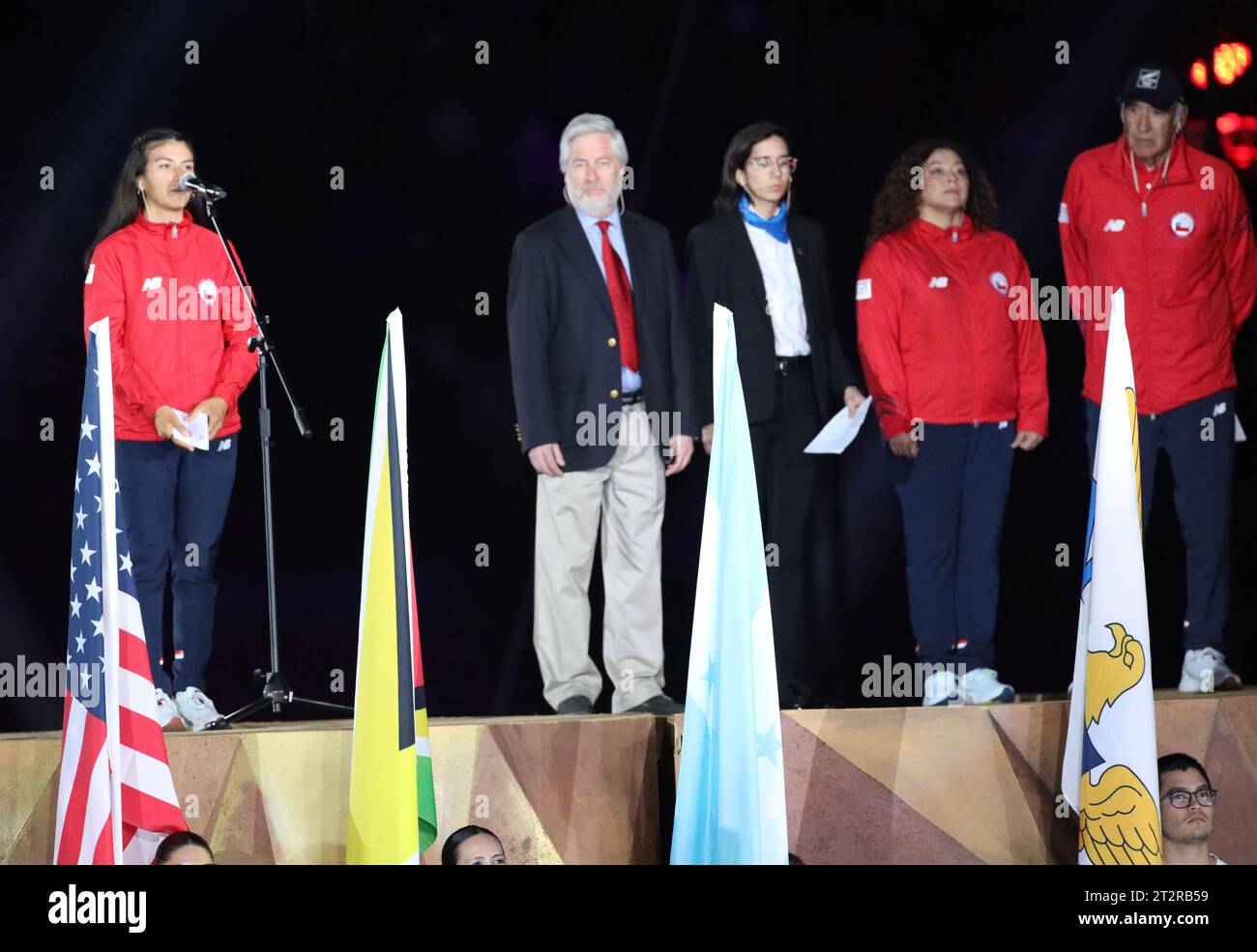 Santiago, Chile. Oktober 2023. (SPO) Eröffnungszeremonie der Panamerikanischen Spiele 2023 in Santiago. 20. Oktober 2023, Santiago, Chile: Die Eröffnungszeremonie der Panamerikanischen Spiele 2023, die vom 20. Oktober bis 5. November in Santiago stattfinden, mit Flugzeugen, musikalischen Darbietungen von Sebastian Yatra, Paraden der teilnehmenden Länder und wichtigen Würdenträgern wie dem chilenischen Präsidenten Gabriel Boric, Harold Mayne Nicholls CEO von Panam, Schlagzeugerin Juanita Parra von der Musikgruppe Los Jaivas. Foto: Niyi Fote/Thenews2 (Foto: Niyi Fote/Thenews2/Zumapress) (Foto: © Niyi Fote/TheNEWS Stockfoto